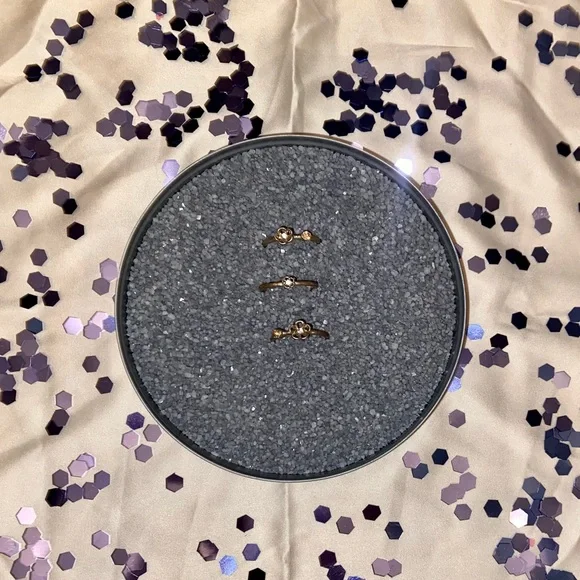 Gold Rings with Flowers - Picture 1 of 7